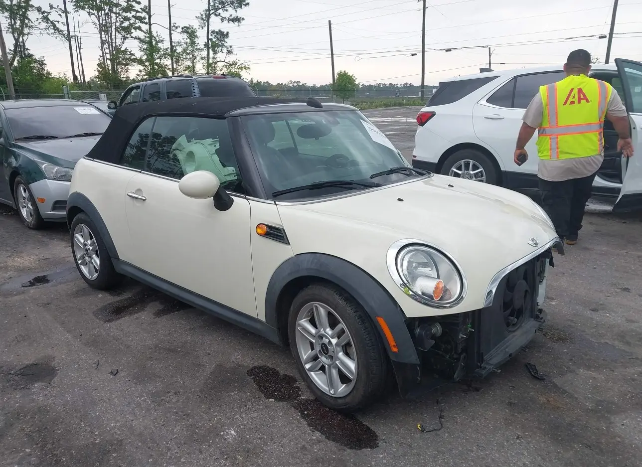 2015 MINI  - Image 1.