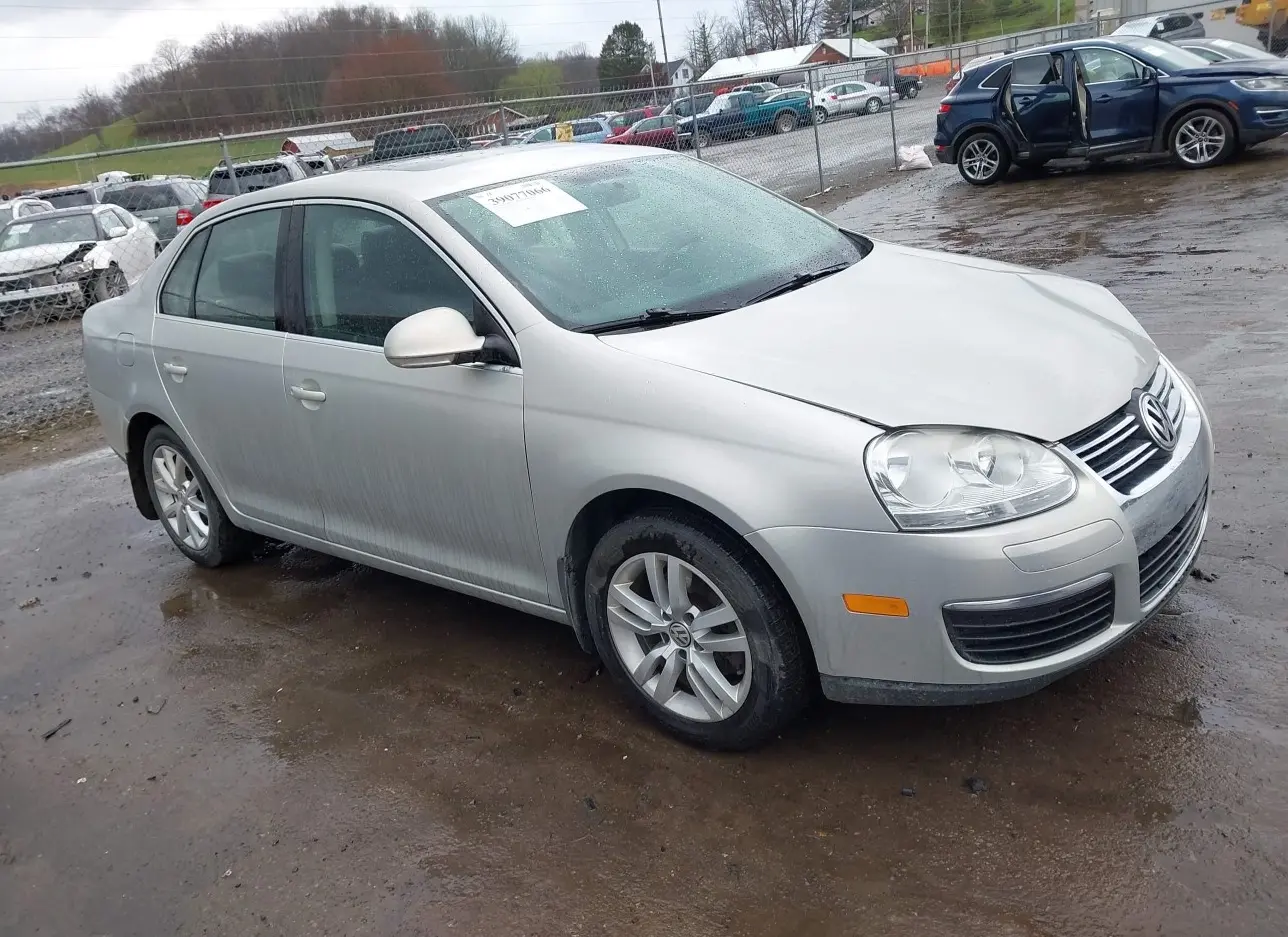 2010 VOLKSWAGEN  - Image 1.