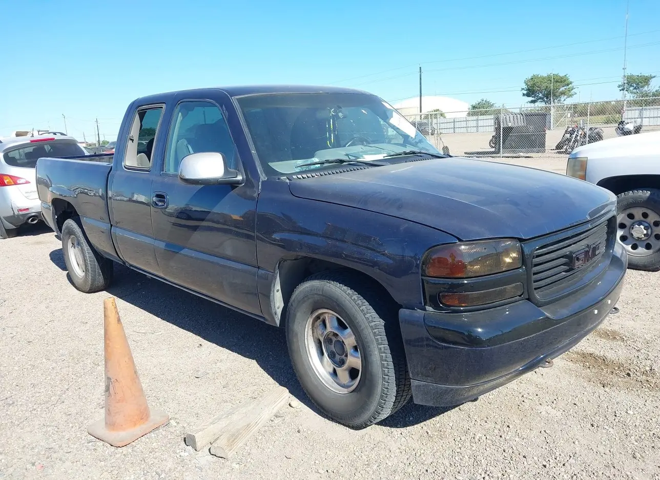 2000 GMC  - Image 1.