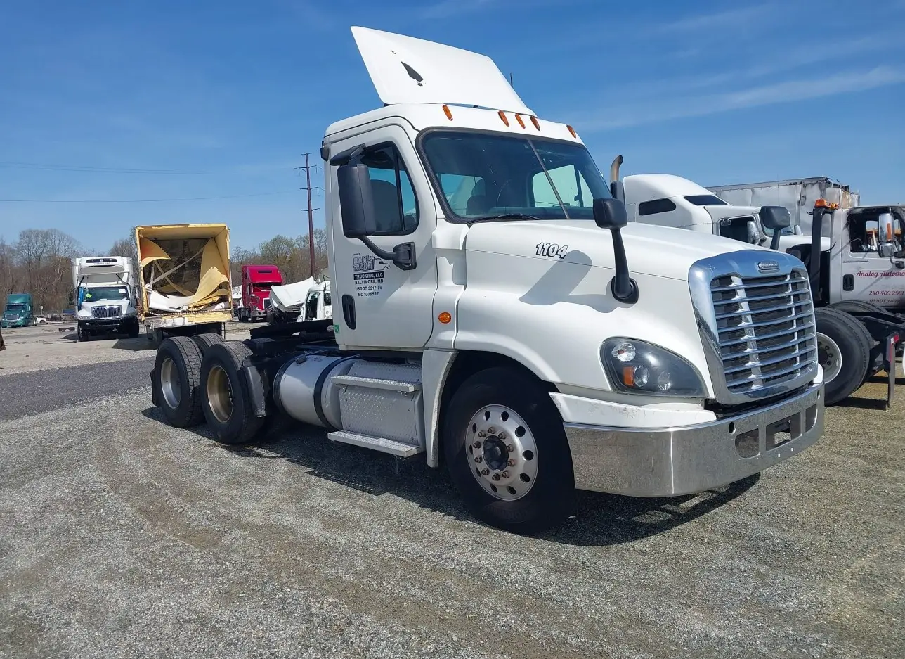 2015 FREIGHTLINER  - Image 1.