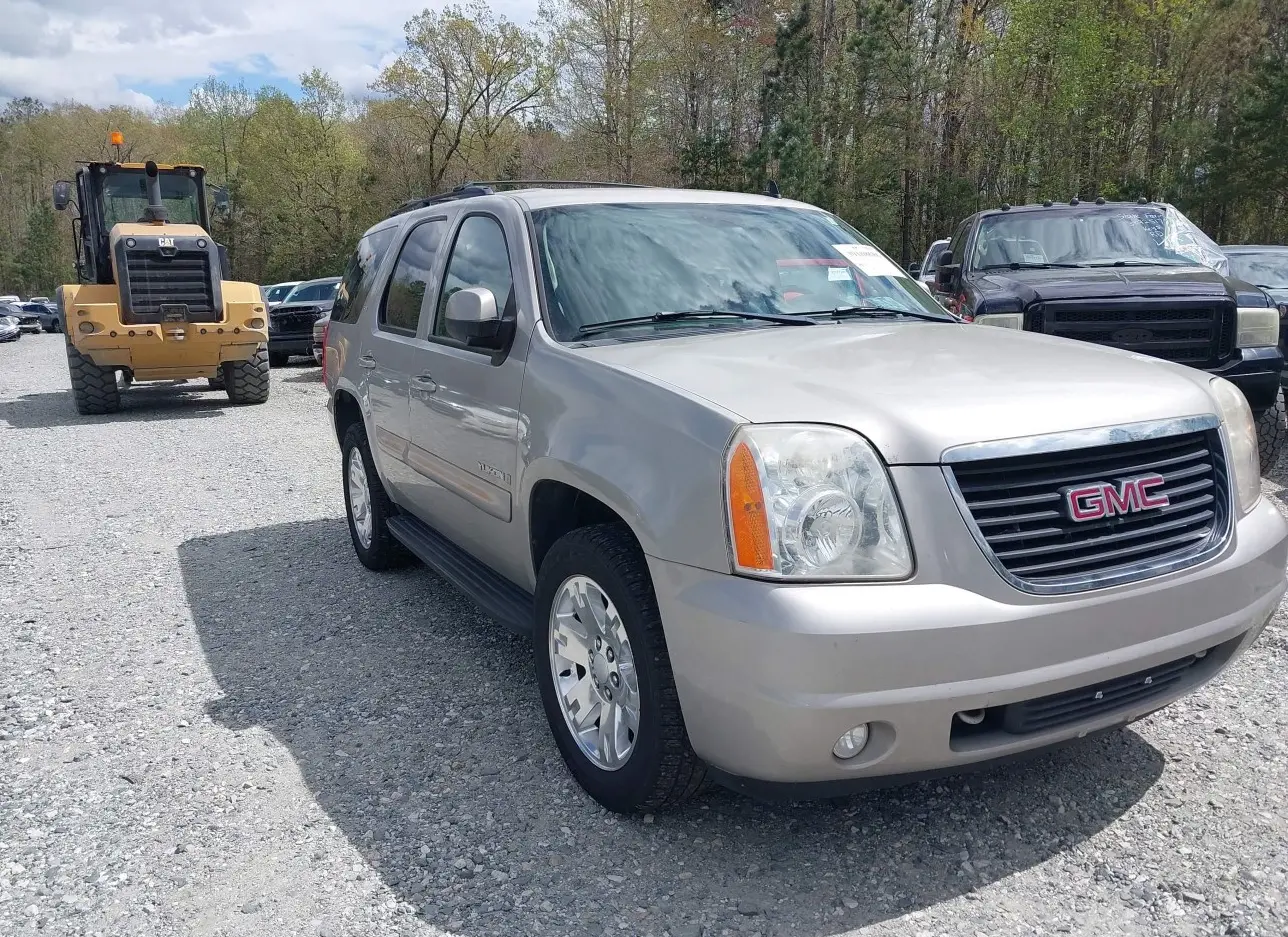 2008 GMC  - Image 1.