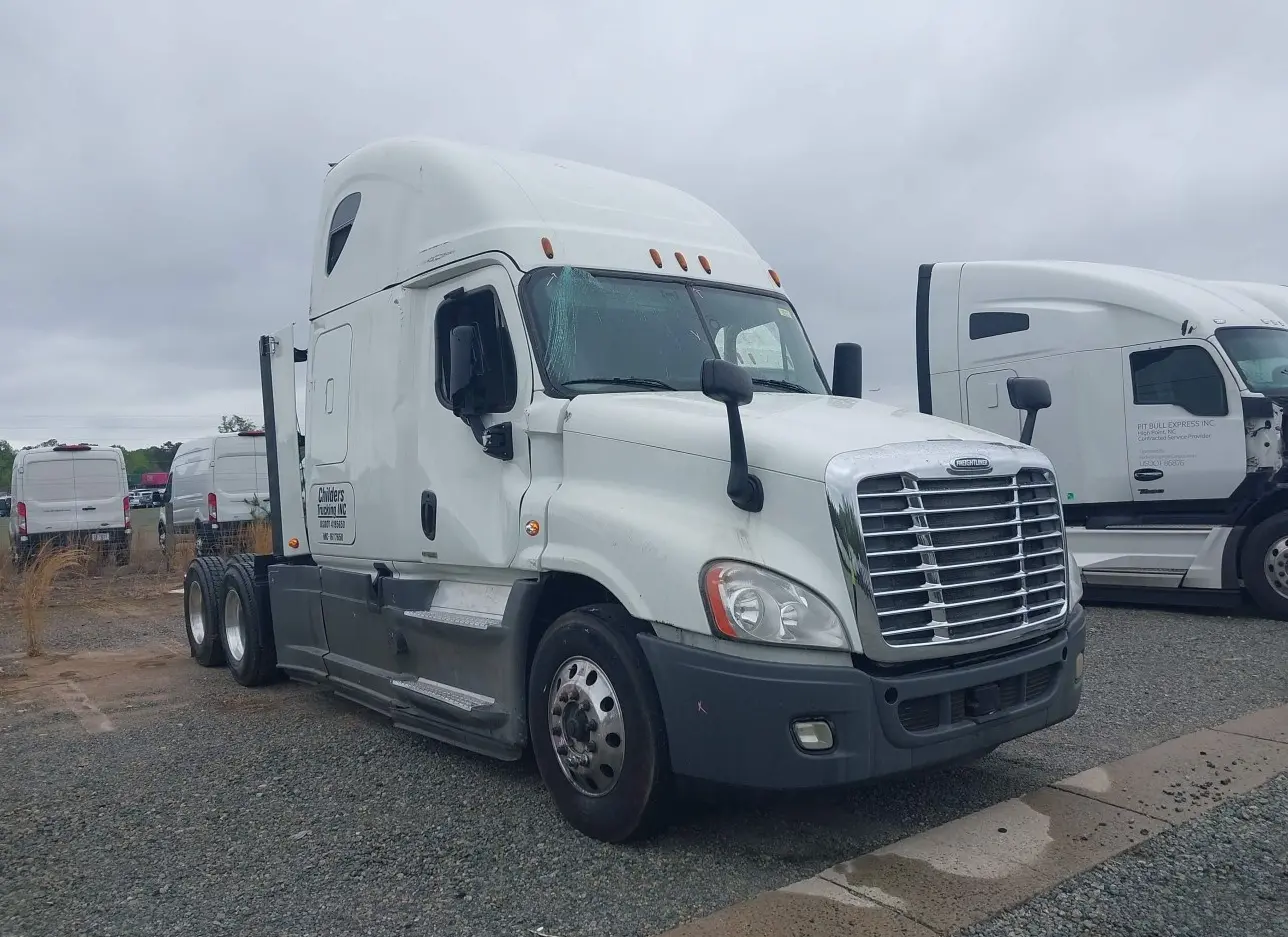 2018 FREIGHTLINER  - Image 1.