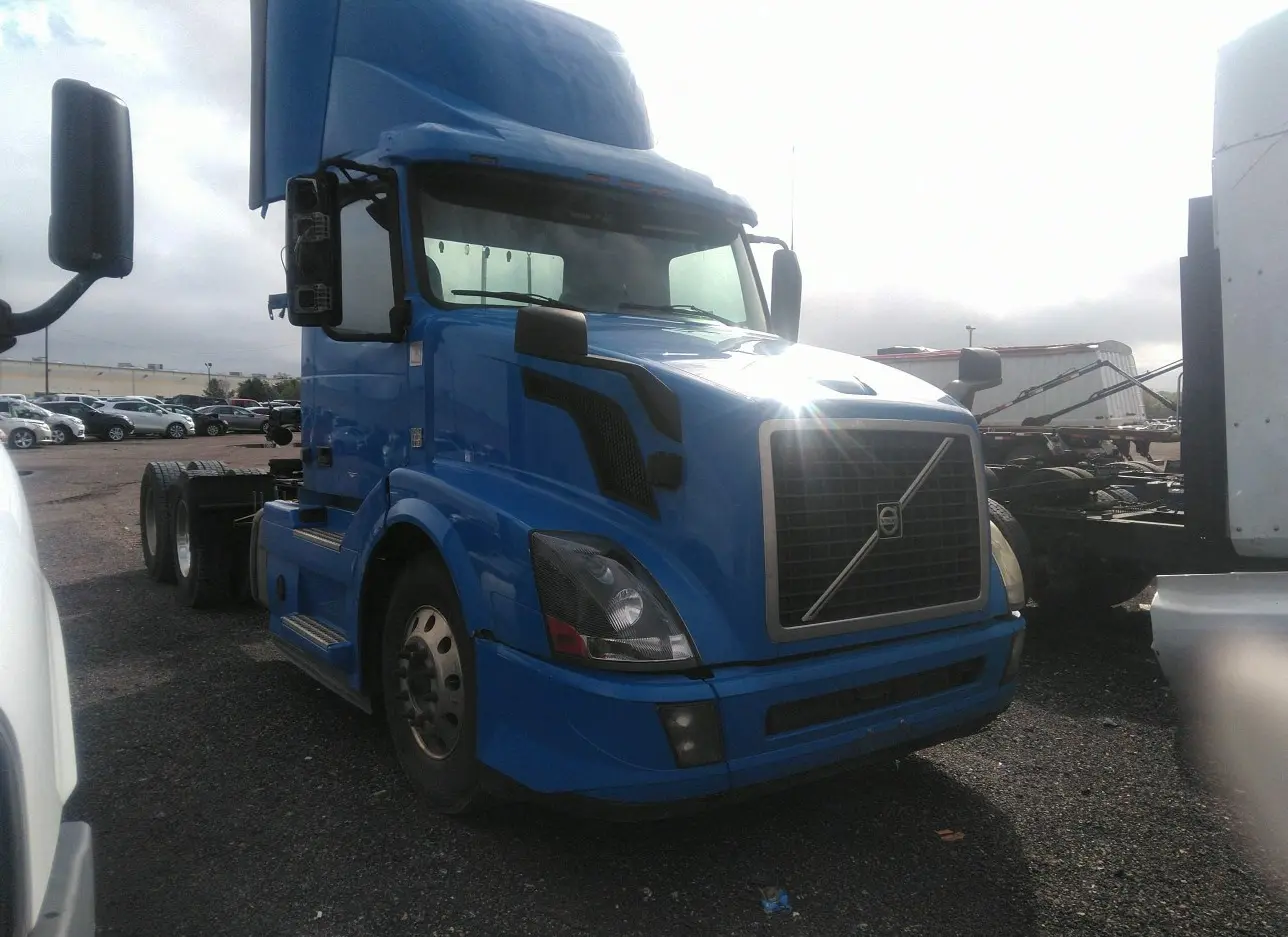 2016 VOLVO TRUCK  - Image 1.