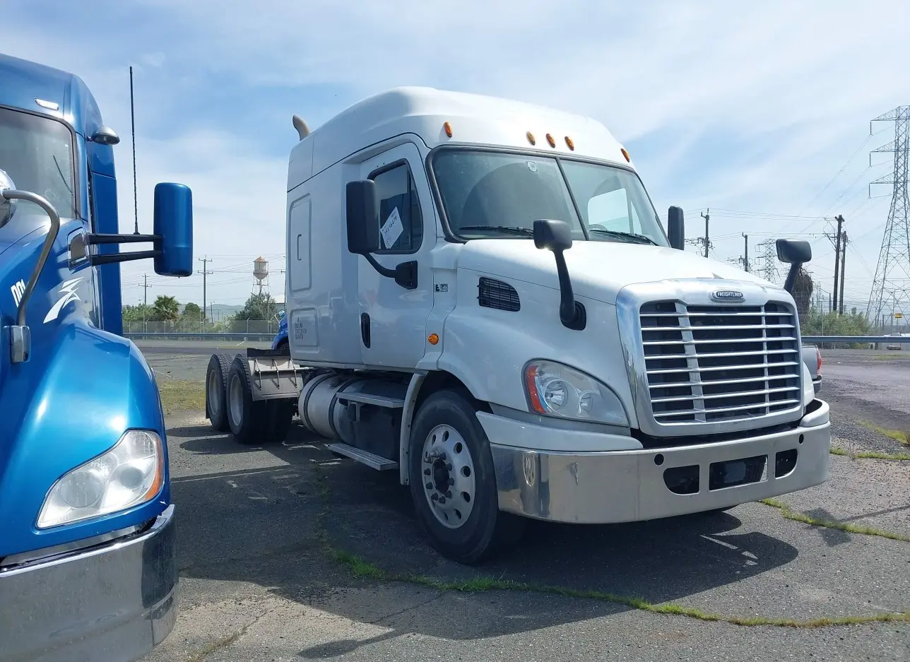 2018 FREIGHTLINER  - Image 1.