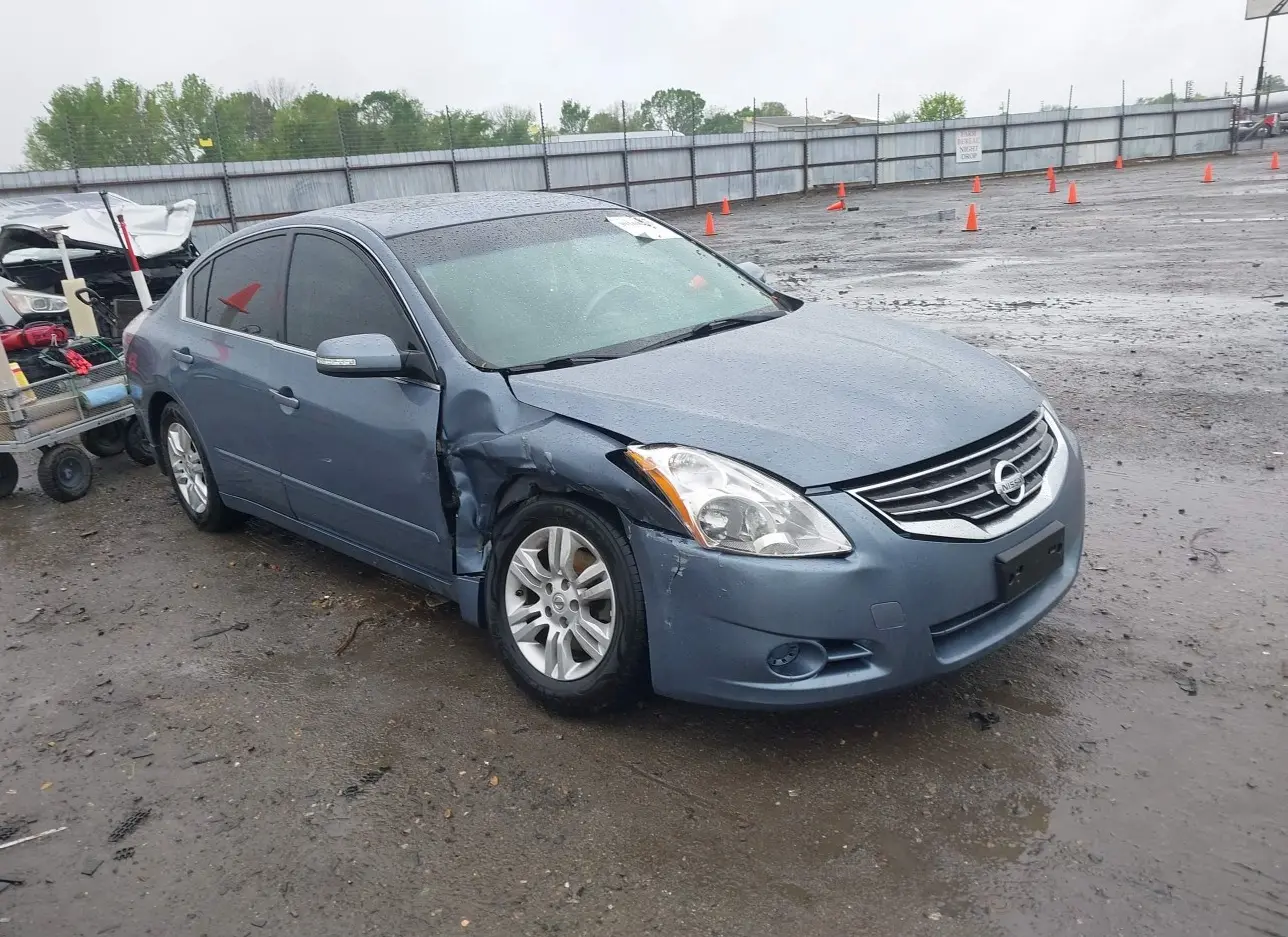 2011 NISSAN  - Image 1.