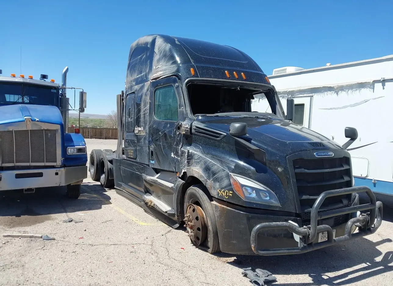 2020 FREIGHTLINER  - Image 1.