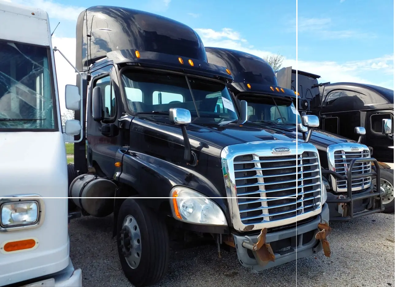 2014 FREIGHTLINER  - Image 1.