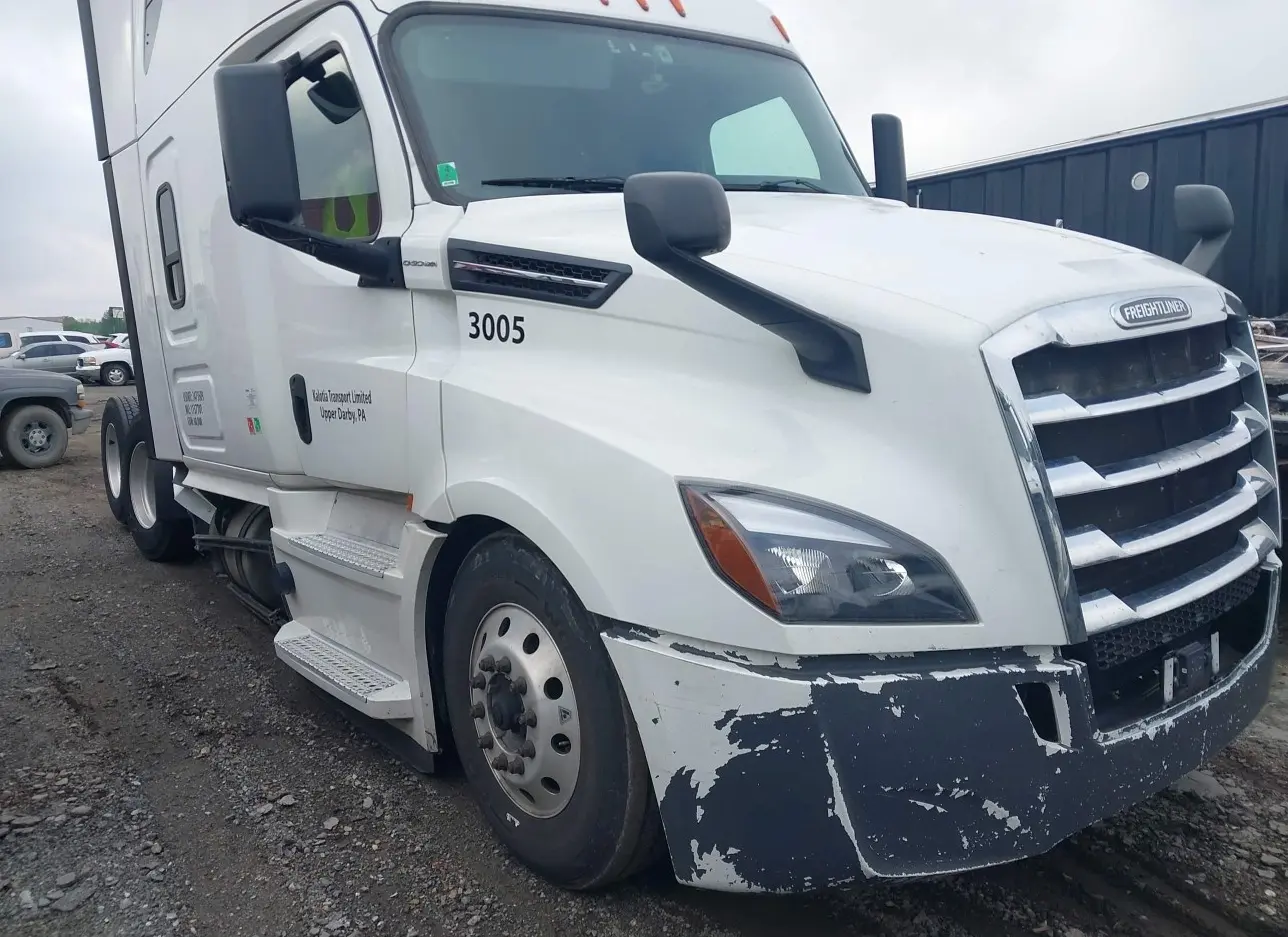 2020 FREIGHTLINER  - Image 1.