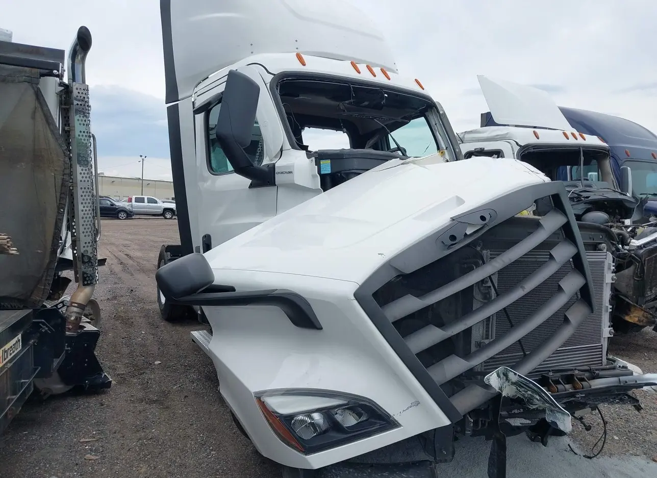 2022 FREIGHTLINER  - Image 1.