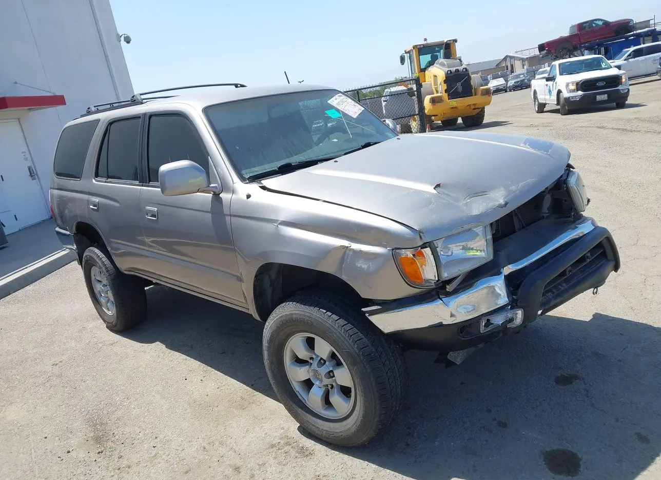 2001 TOYOTA  - Image 1.