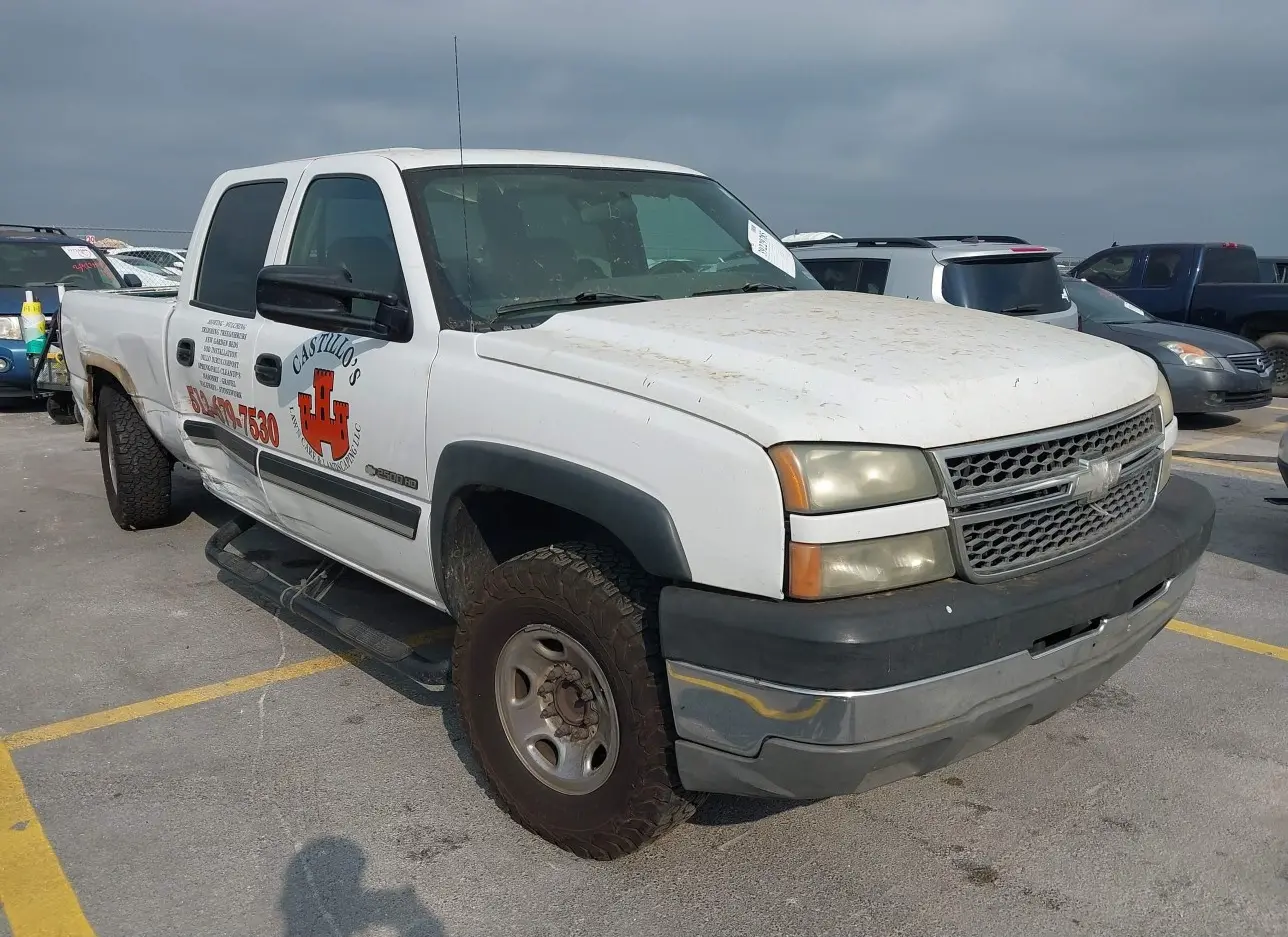 2005 CHEVROLET  - Image 1.