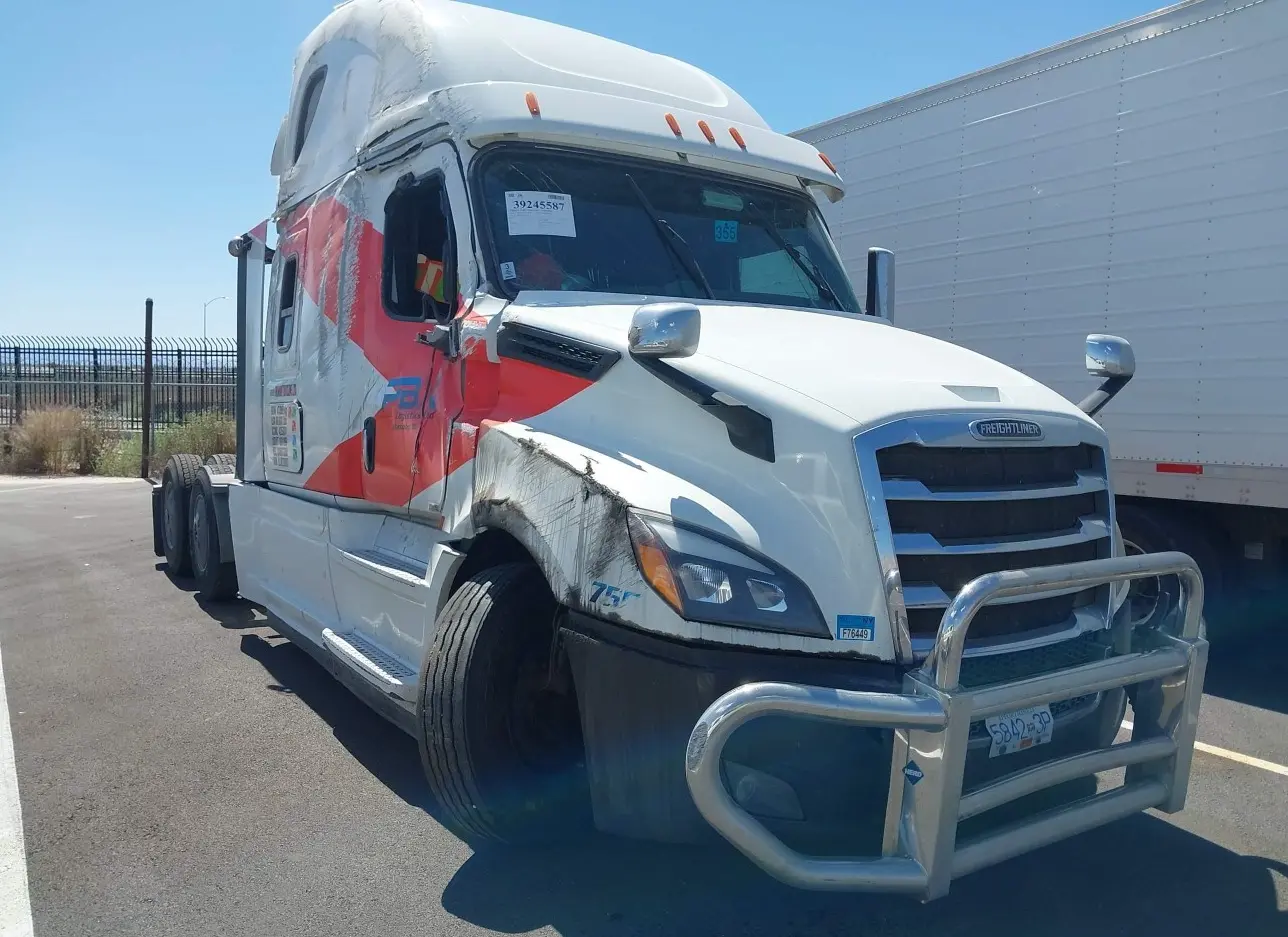 2020 FREIGHTLINER  - Image 1.