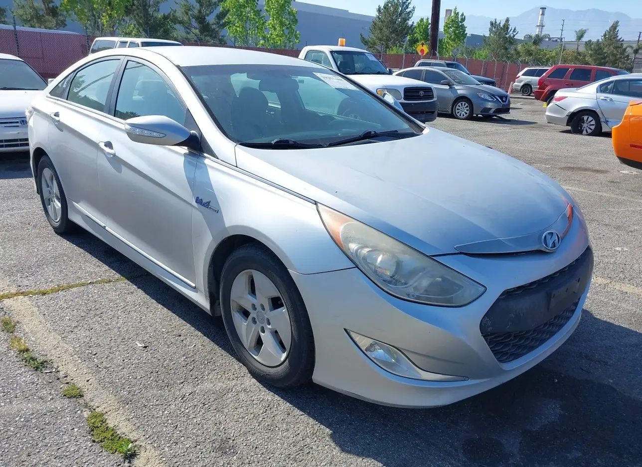 2012 HYUNDAI  - Image 1.