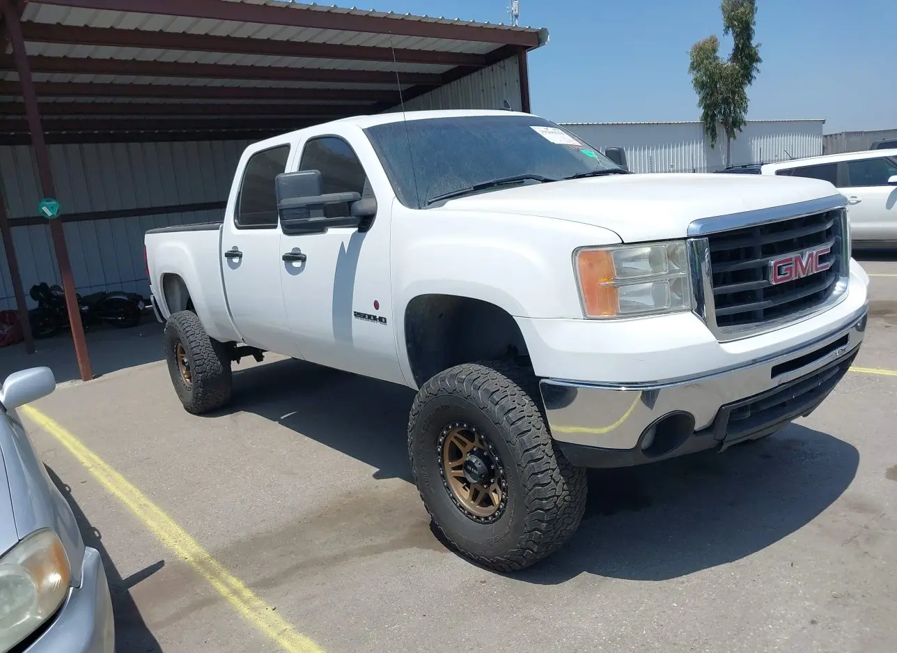 2007 GMC  - Image 1.