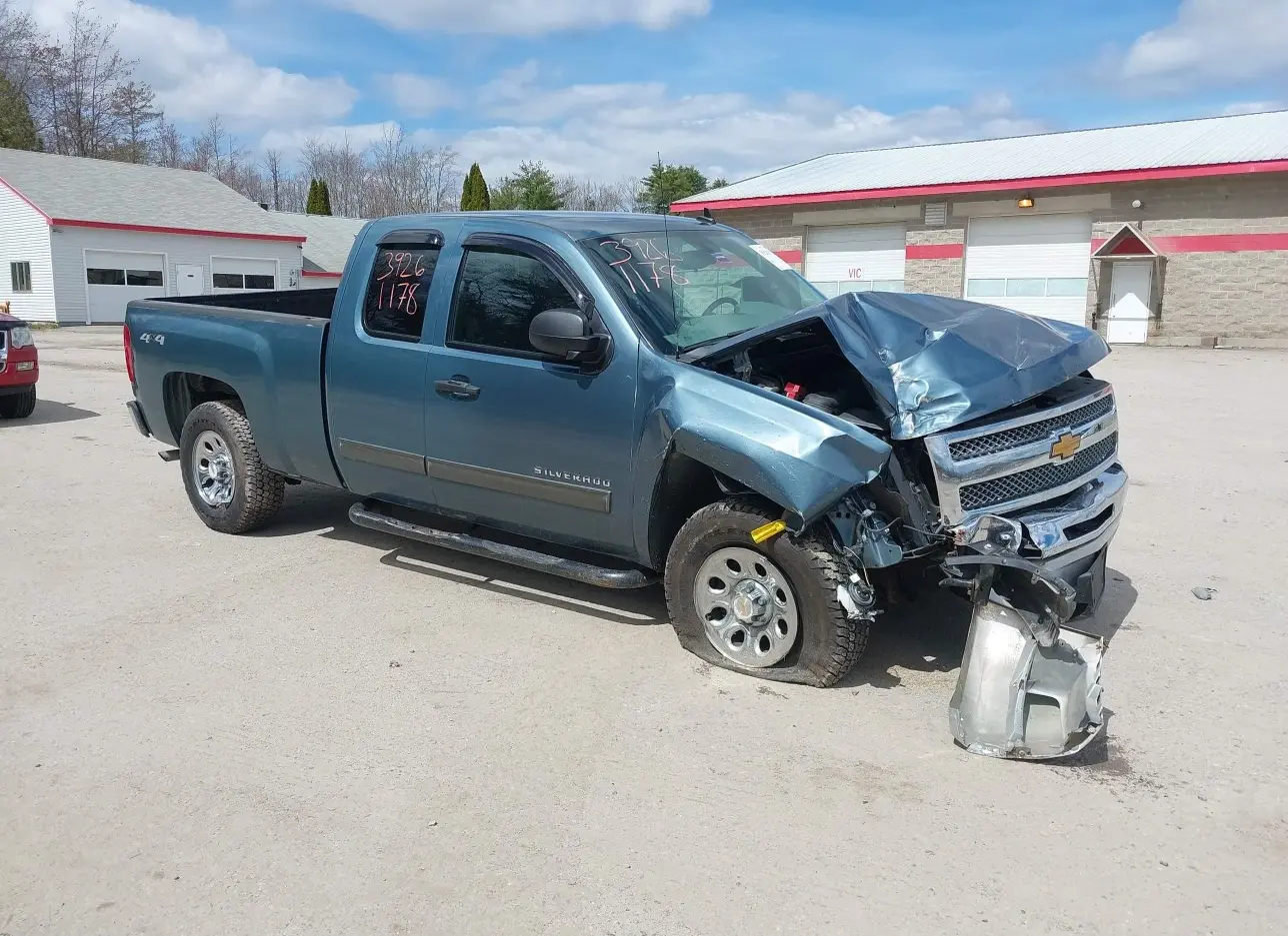 2013 CHEVROLET  - Image 1.