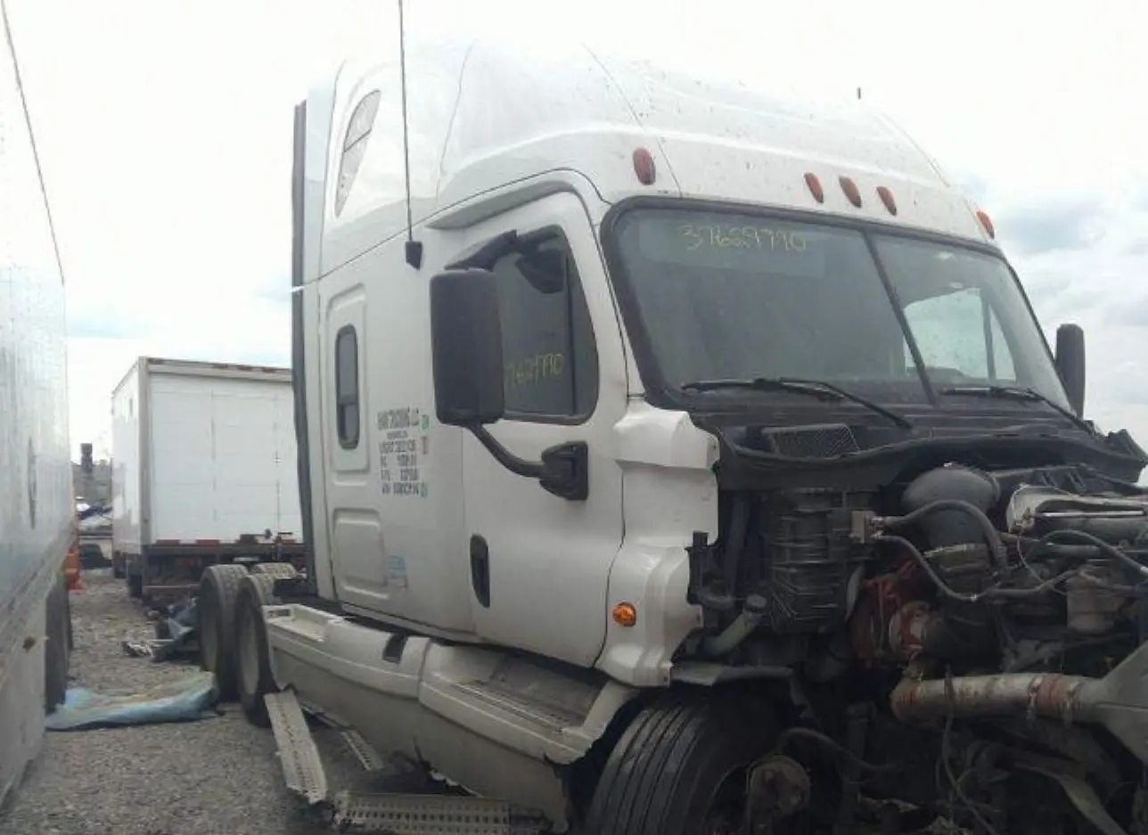 2013 FREIGHTLINER  - Image 1.