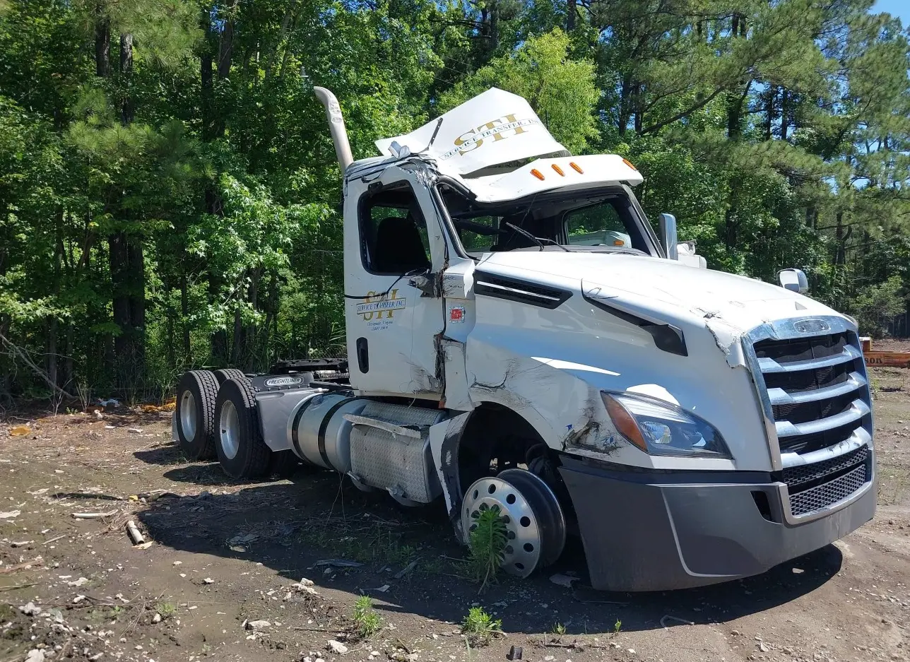 2023 FREIGHTLINER  - Image 1.