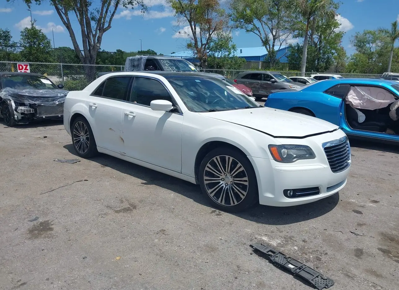 2013 CHRYSLER  - Image 1.