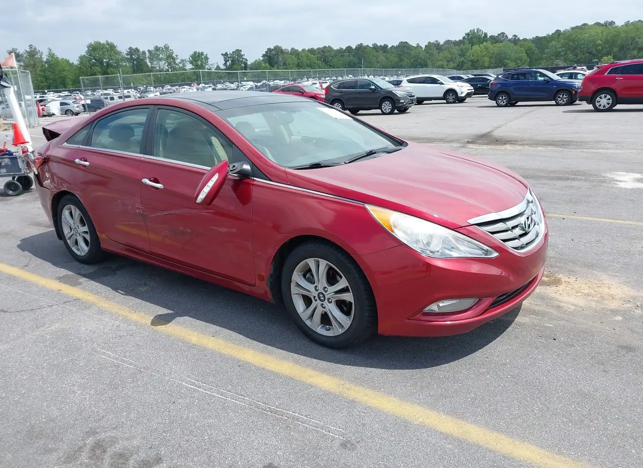 2013 HYUNDAI  - Image 1.