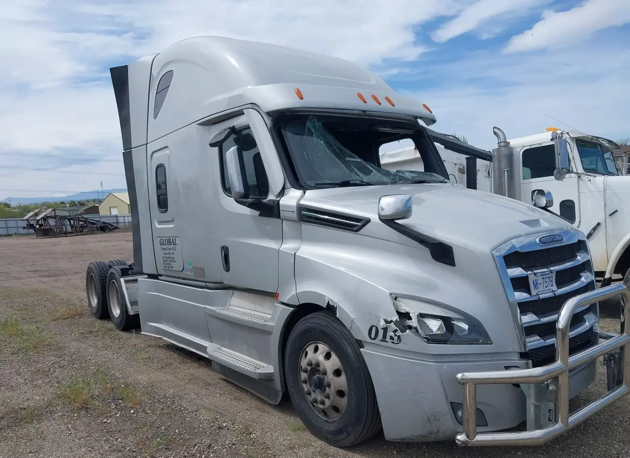 2021 FREIGHTLINER  - Image 1.