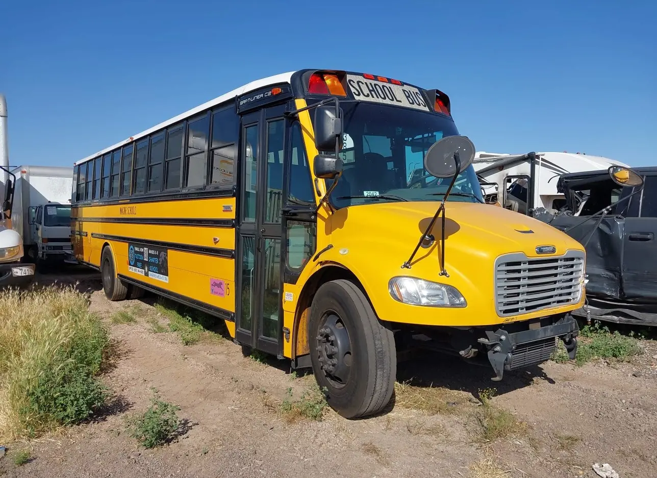 2011 FREIGHTLINER  - Image 1.