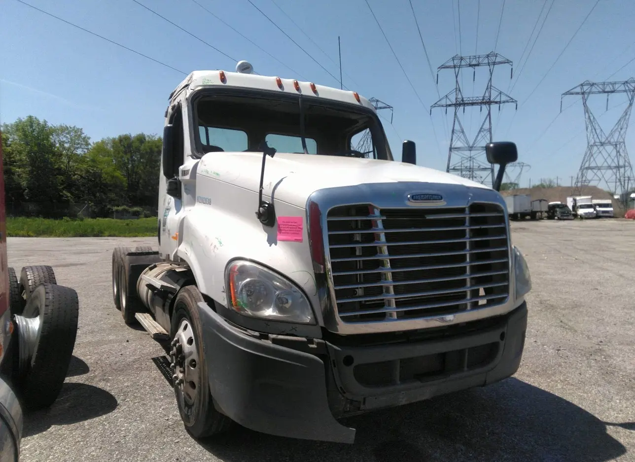 2012 FREIGHTLINER  - Image 1.