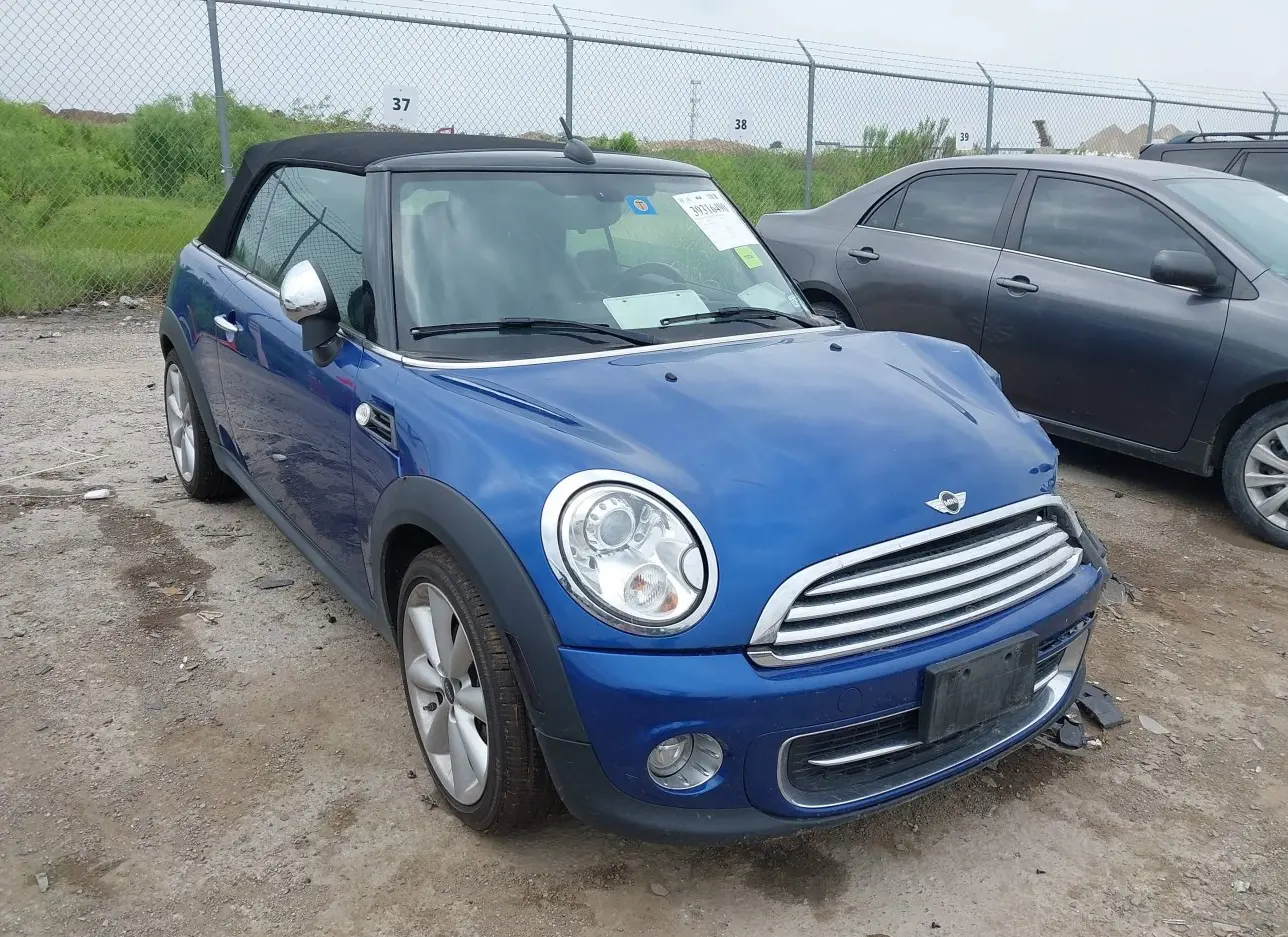 2015 MINI  - Image 1.