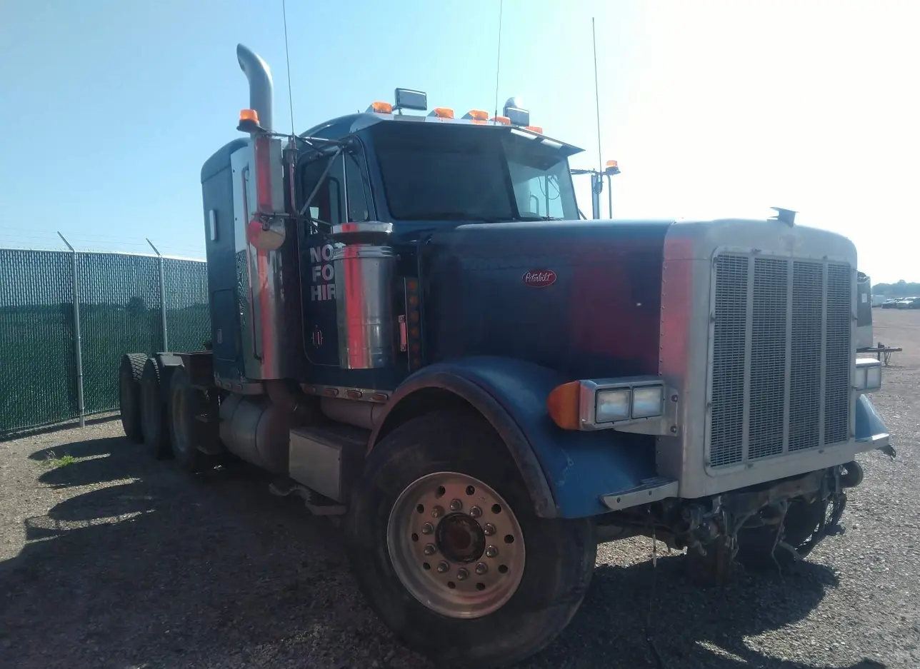 1995 PETERBILT  - Image 1.