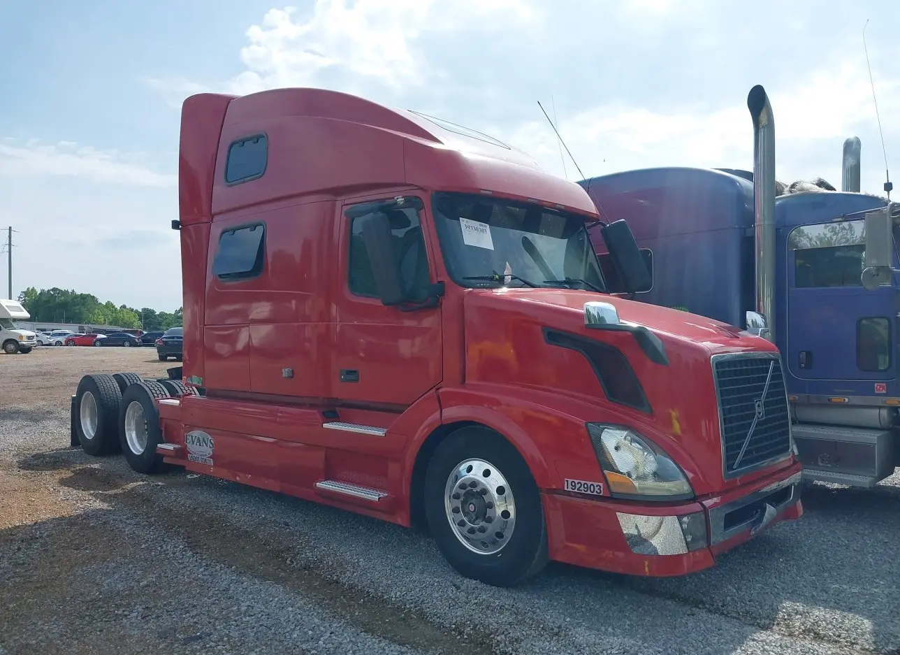 2008 VOLVO TRUCK  - Image 1.