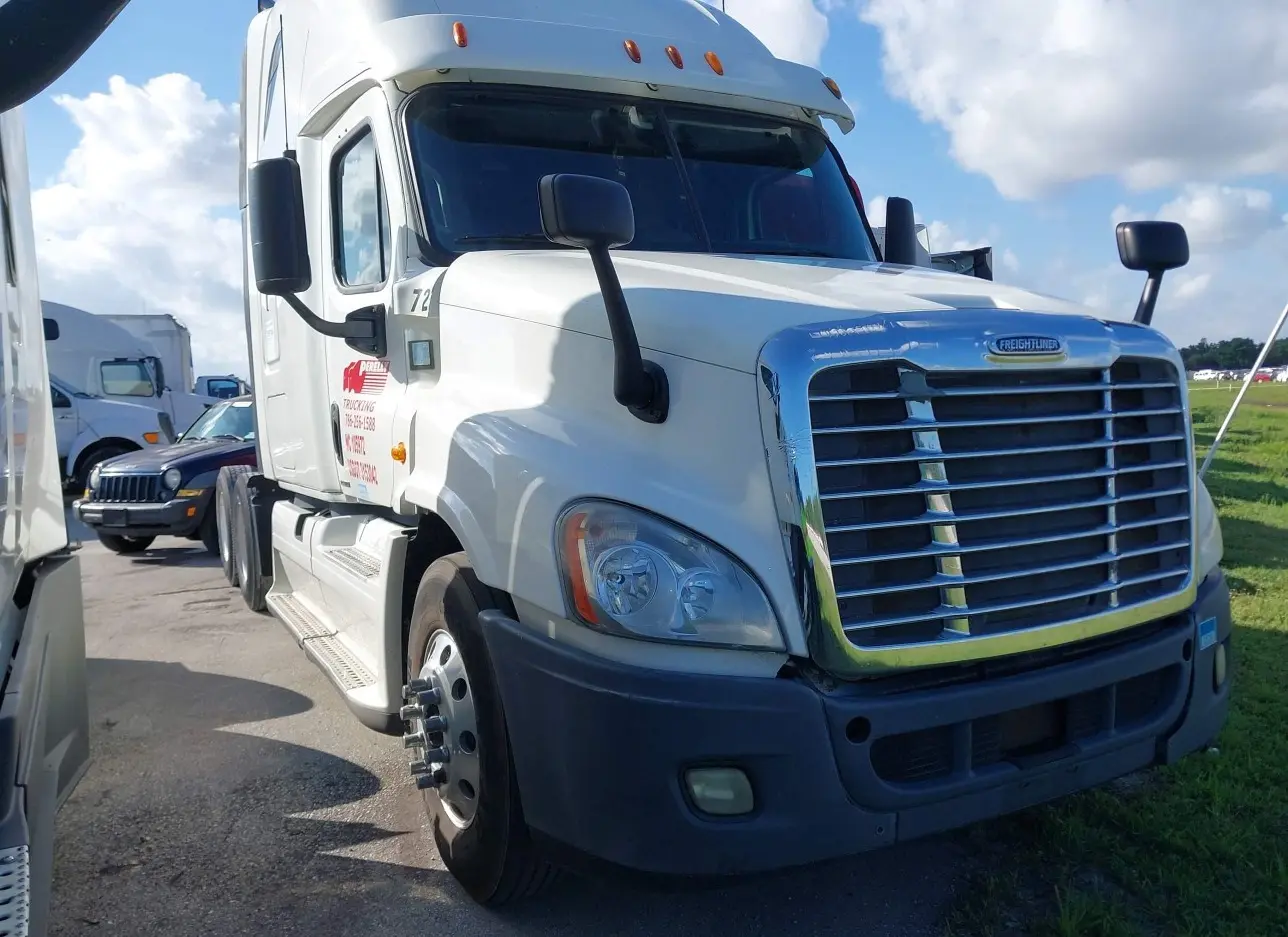 2012 FREIGHTLINER  - Image 1.