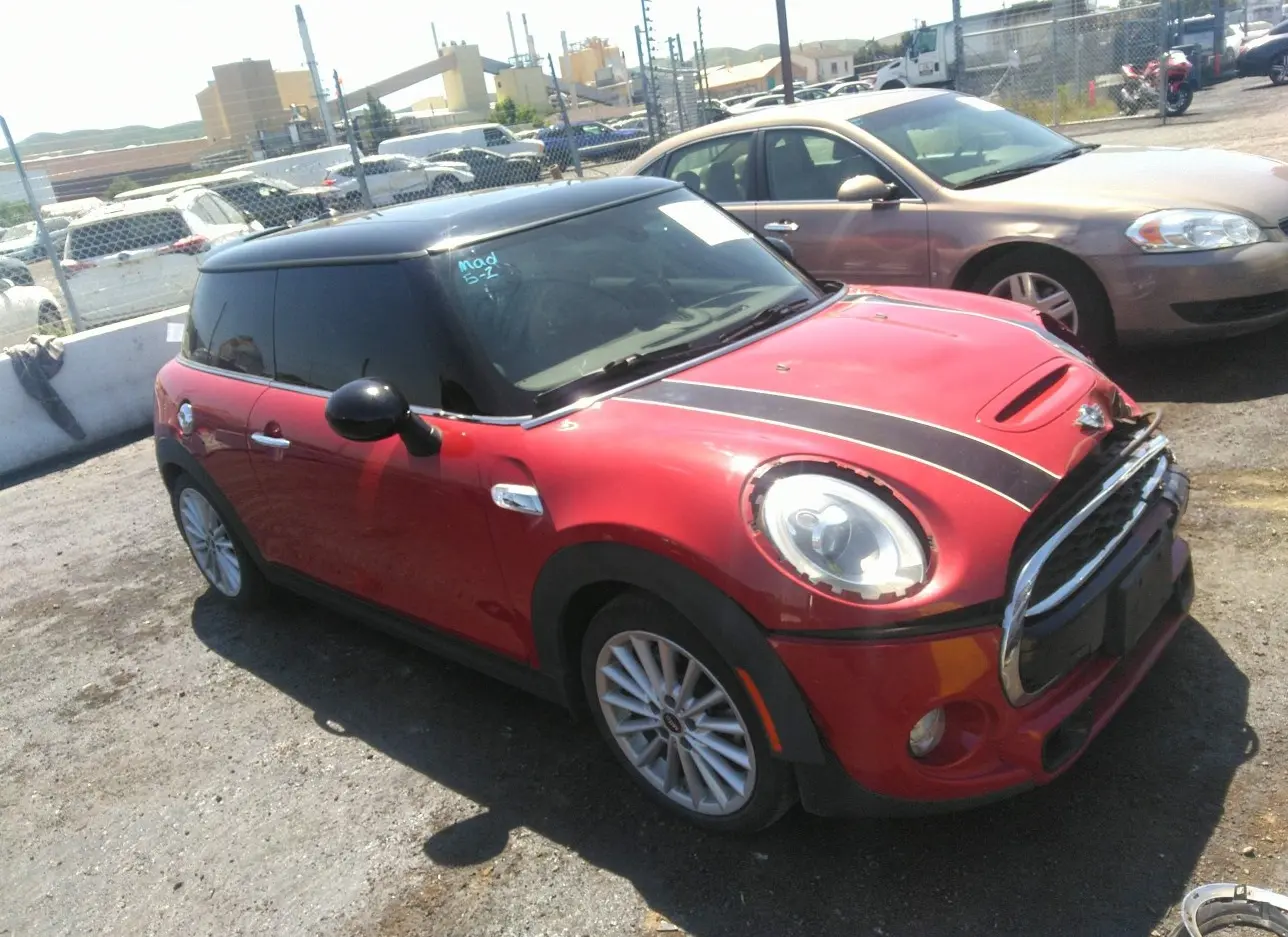 2015 MINI  - Image 1.