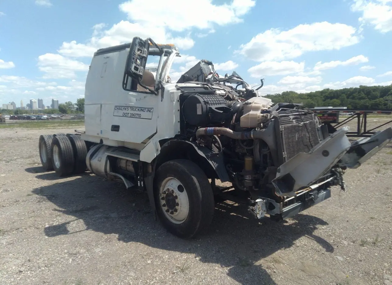 2014 VOLVO TRUCK  - Image 1.