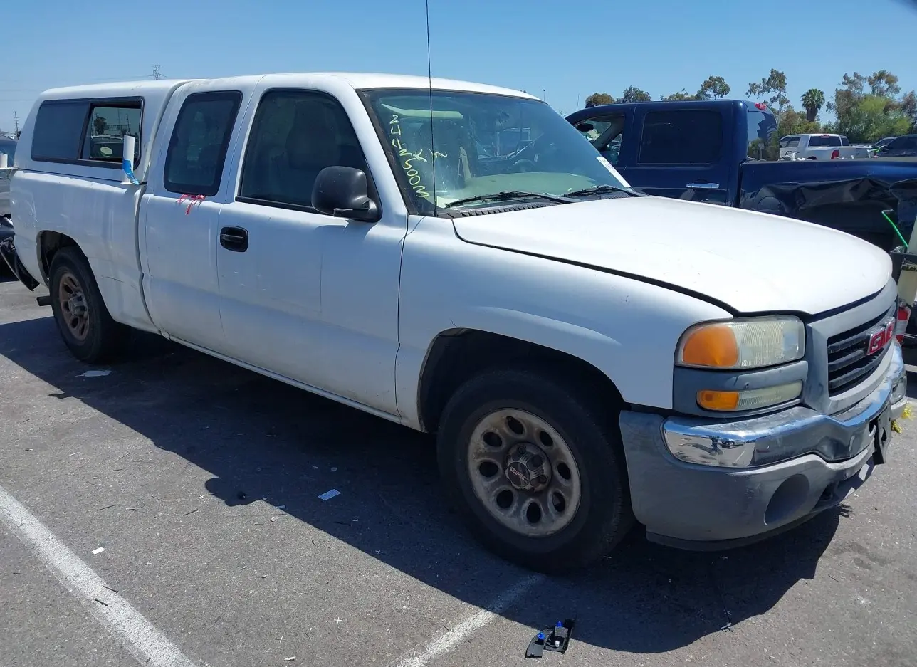 2005 GMC  - Image 1.