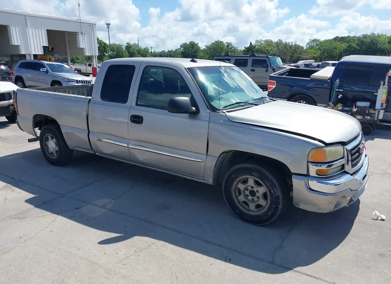 2004 GMC  - Image 1.