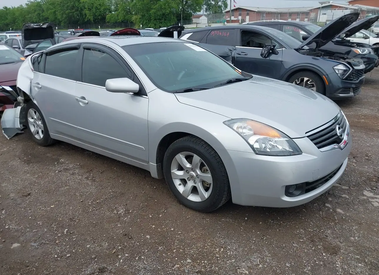 2009 NISSAN  - Image 1.