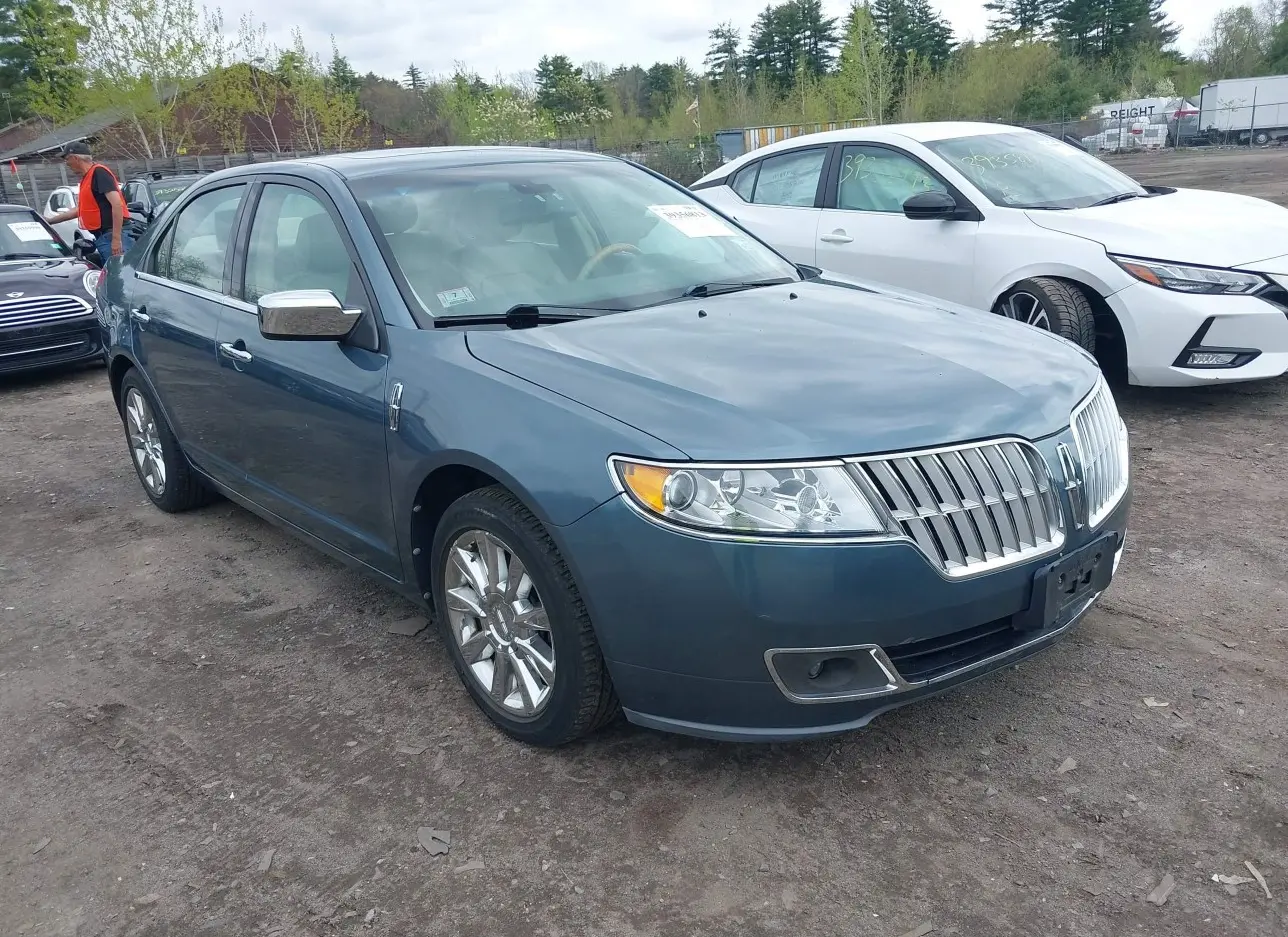 2011 LINCOLN  - Image 1.