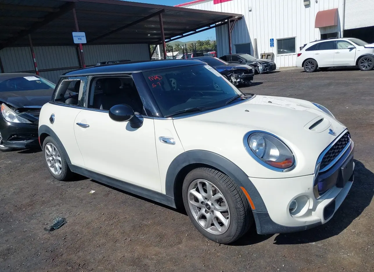 2015 MINI  - Image 1.