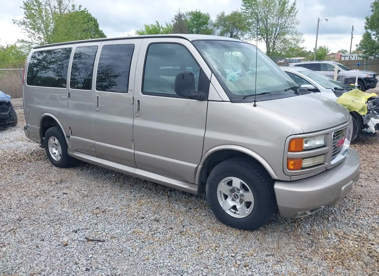 2001 GMC  - Image 1.