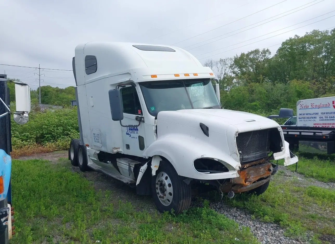 2002 FREIGHTLINER  - Image 1.