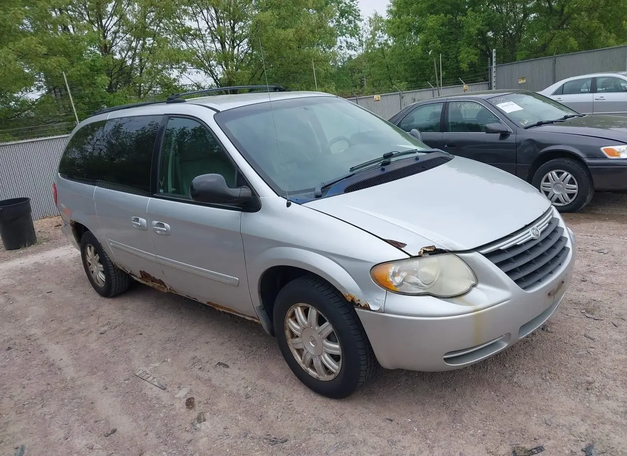 2005 CHRYSLER  - Image 1.