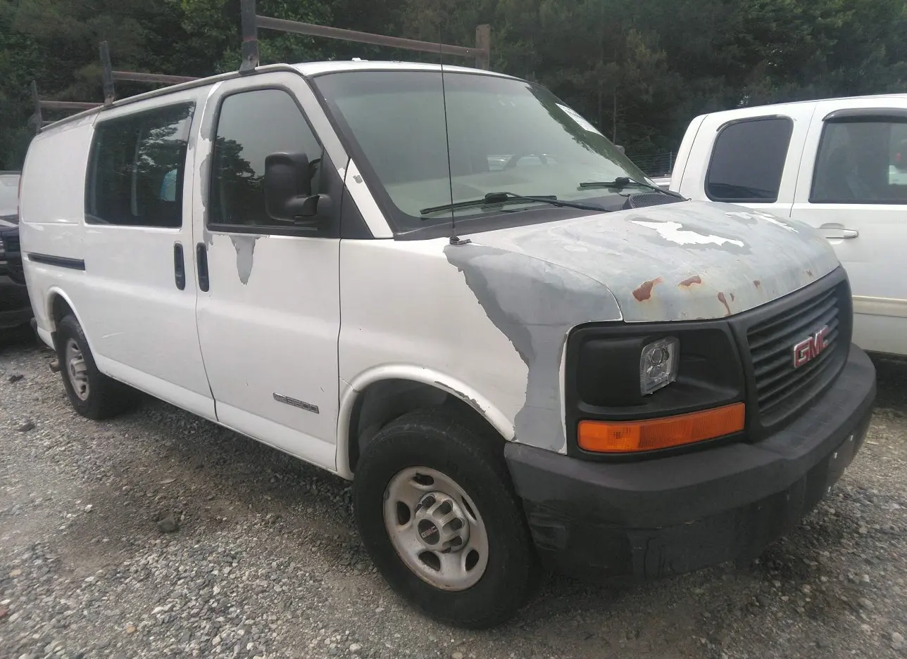 2004 GMC  - Image 1.