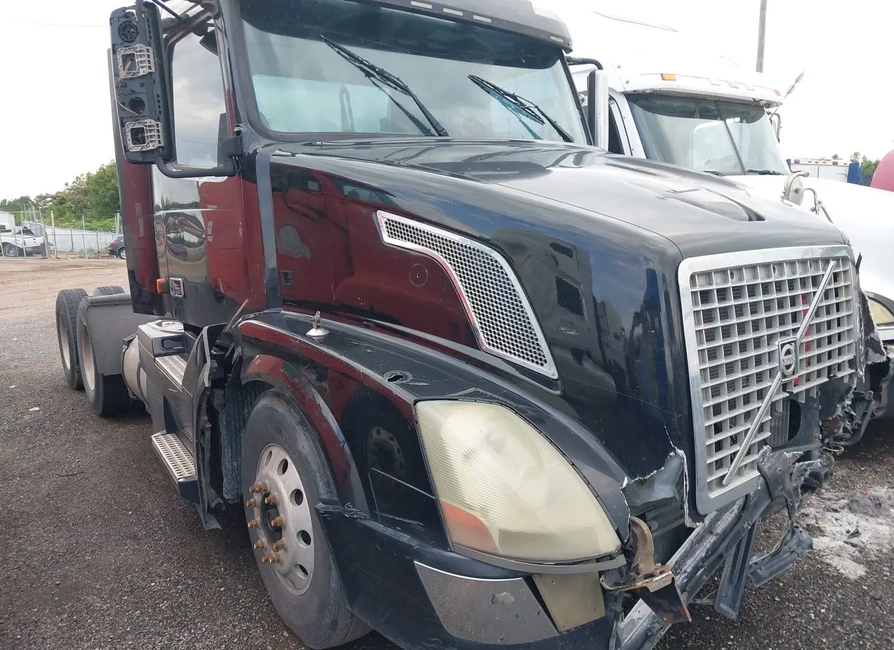 2008 VOLVO TRUCK  - Image 1.