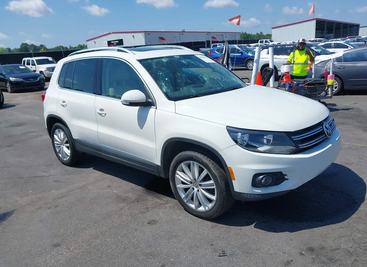 2013 VOLKSWAGEN  - Image 1.