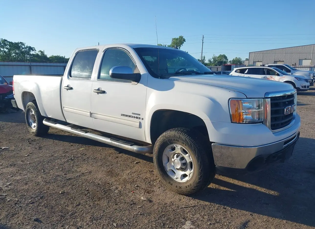 2008 GMC  - Image 1.