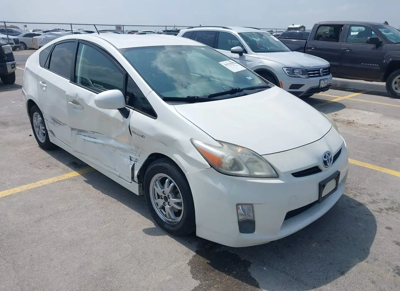 2010 TOYOTA  - Image 1.