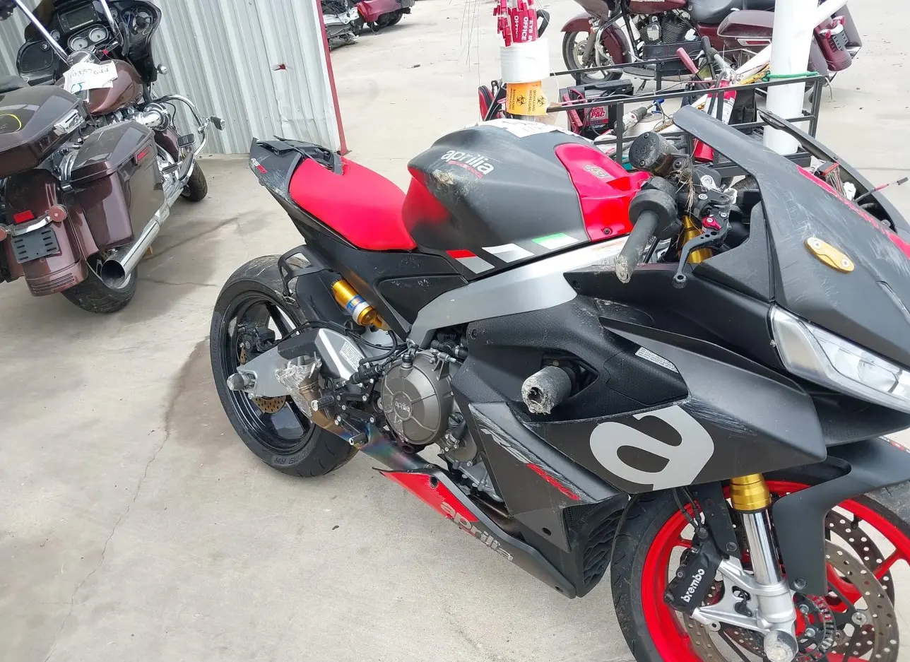 2021 APRILIA  - Image 1.