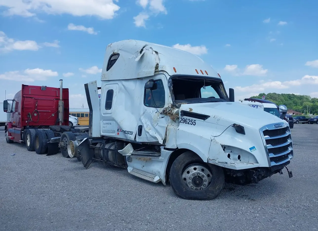 2020 FREIGHTLINER  - Image 1.