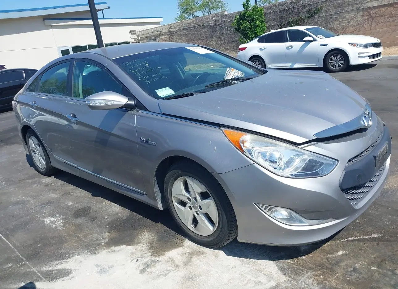 2012 HYUNDAI  - Image 1.