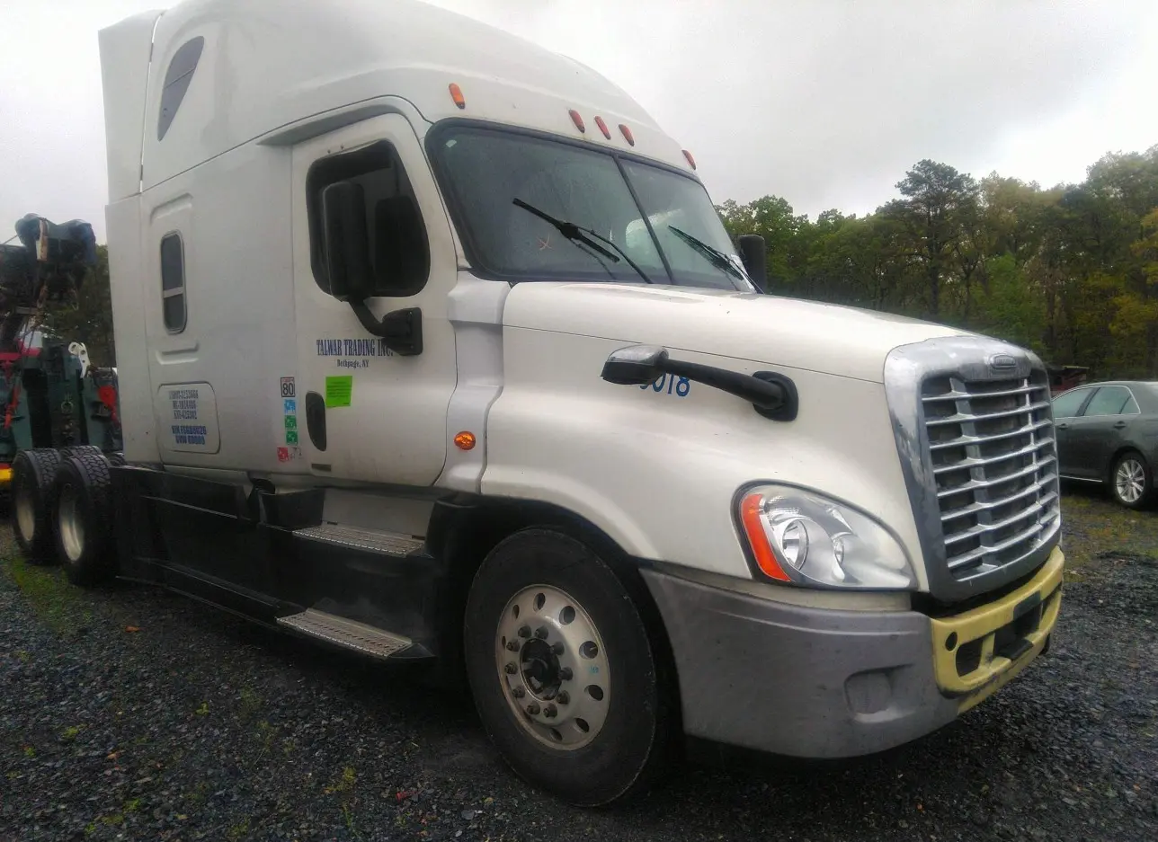 2015 FREIGHTLINER  - Image 1.