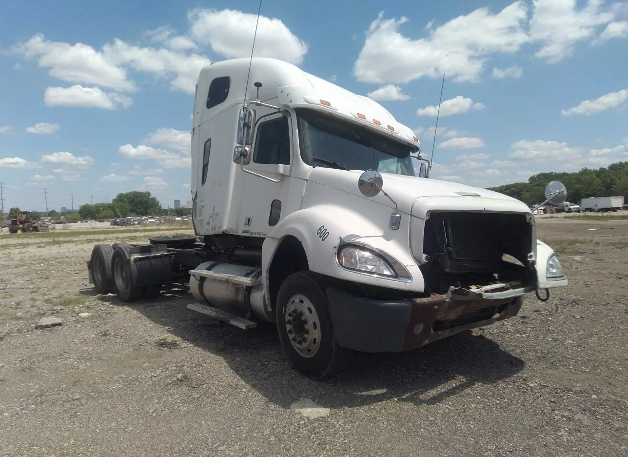 2005 FREIGHTLINER  - Image 1.